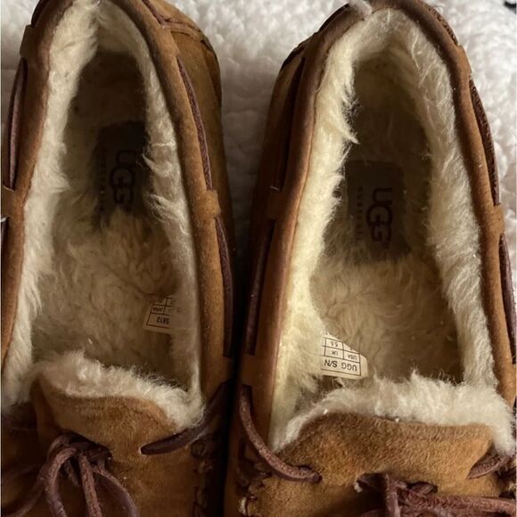 Sz 7 tan sheepskin wool lining UGG Dakota moccasin slipper shoe - Picture 2 of 6